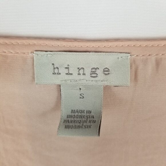 HINGE "DESIGNED IN SEATTLE" LIGHT PINK BELL SLEEVE - Picture 6 of 15